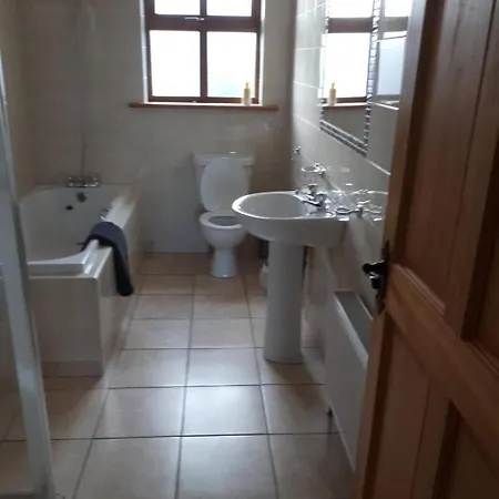 Ballytigue House * اينيس